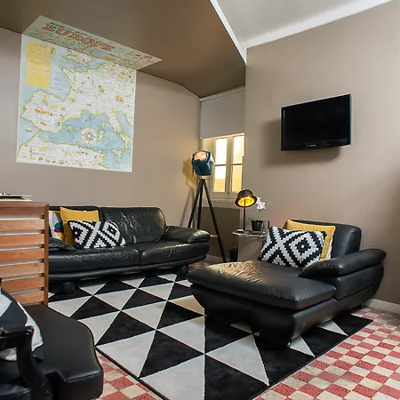Passport Hotel