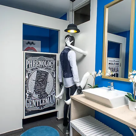 Passport Hotel